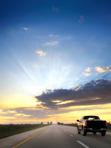 sulla strada nel tramonto - automobile personale foto e immagini stock