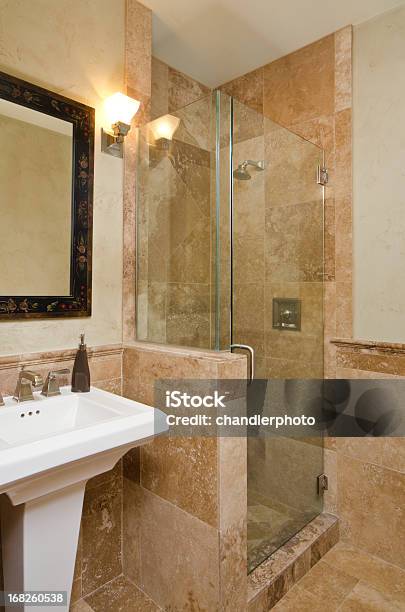 Nahaufnahme Der Dusche Und Fliesendesign Stockfoto und mehr Bilder von Architektonisches Detail - Architektonisches Detail, Badezimmer, Bathroom
