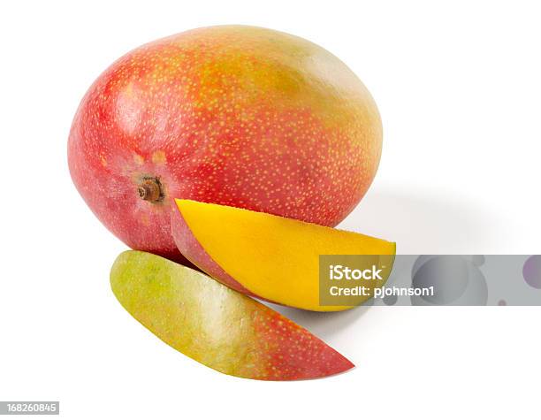 Mango Foto de stock y más banco de imágenes de Mango - Fruta tropical - Mango - Fruta tropical, Fondo blanco, Rebanada