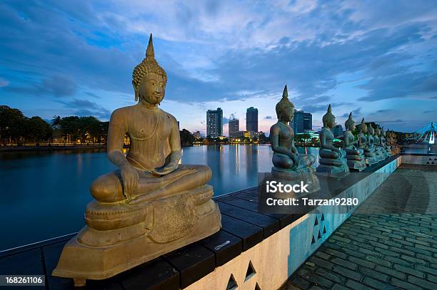 Statue Di Buddha Di Notte - Fotografie stock e altre immagini di Colombo - Sri Lanka - Colombo - Sri Lanka, Sri Lanka, Notte