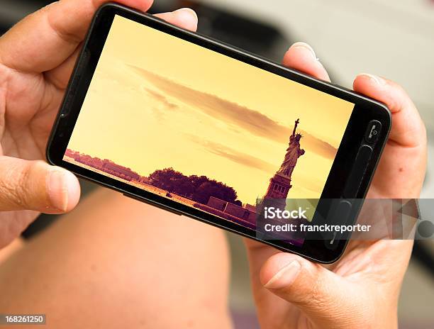 スマートフォンで写真を眺め - アメリカ合衆国のストックフォトや画像を多数ご用意 - アメリカ合衆国, アメリカ大西洋岸中部, カメラ