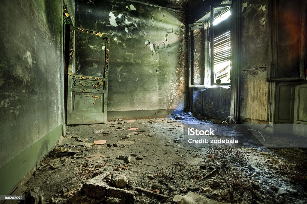 Quemadura en abandonado la Asamblea, HDR - Foto de stock de Embrujado libre de derechos