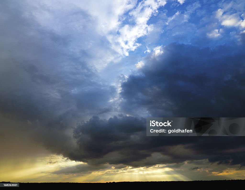 Stürmischen Wetterbedingungen, impressionistisch Wolkengebilde - Lizenzfrei Sturm Stock-Foto