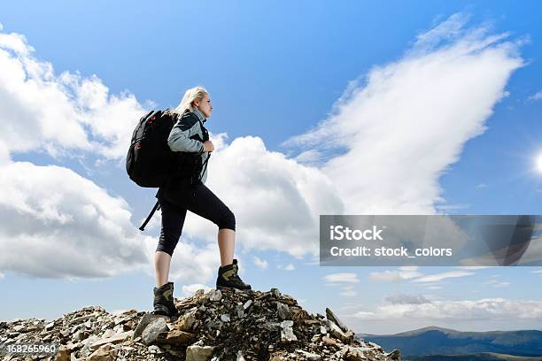 Mountain Frau Stockfoto und mehr Bilder von Abenteuer - Abenteuer, Aktiver Lebensstil, Alles hinter sich lassen