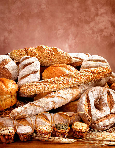 хлеб расстановка - bread bread basket basket whole wheat стоковые фото и изображения