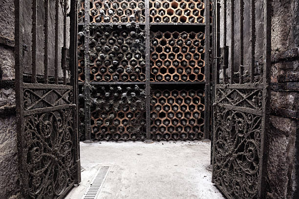 旧ポートワインのセラー - wine winery wine rack cellar ストックフォトと画像