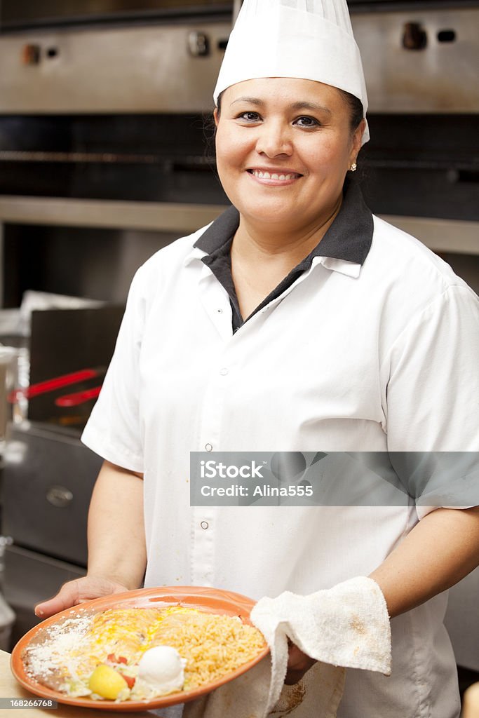 인물 행복함 웃는 조리사 멕시코 레스토랑 - 로열티 프리 엔칠라다 스톡 사진