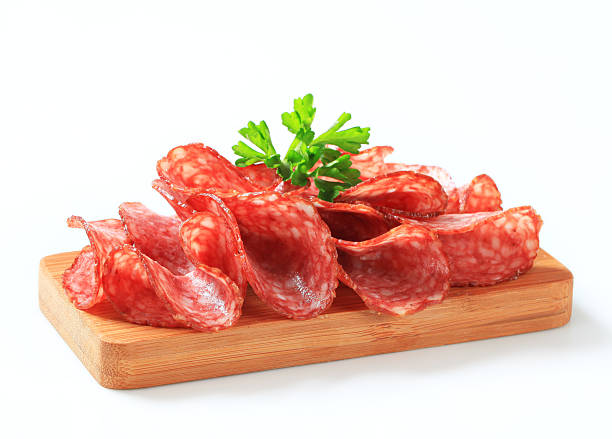 절편을 살라미 한 잘라냄 의사협회 - salami 뉴스 사진 이미지