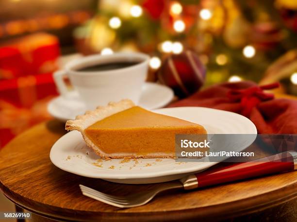 Torta Di Zucca A Natale - Fotografie stock e altre immagini di Natale - Natale, Torta di zucca, Caffè - Bevanda