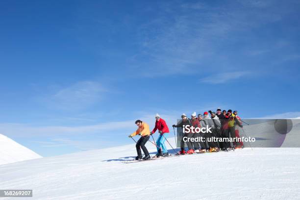 Skifahren Große Gruppe Von Menschen Stockfoto und mehr Bilder von Dolomiten - Dolomiten, Aktivitäten und Sport, Alpen