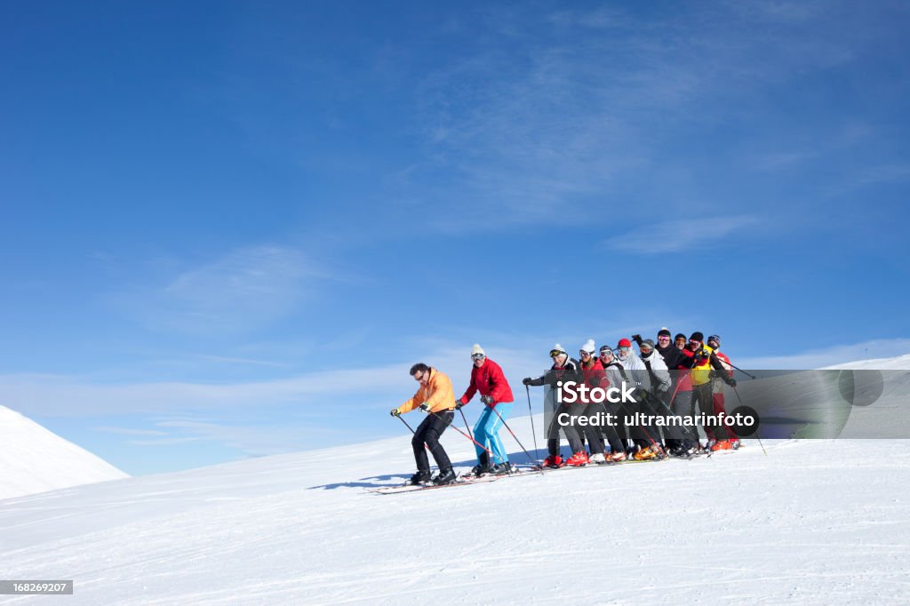 Ski Grand groupe de personnes - Photo de Dolomites libre de droits