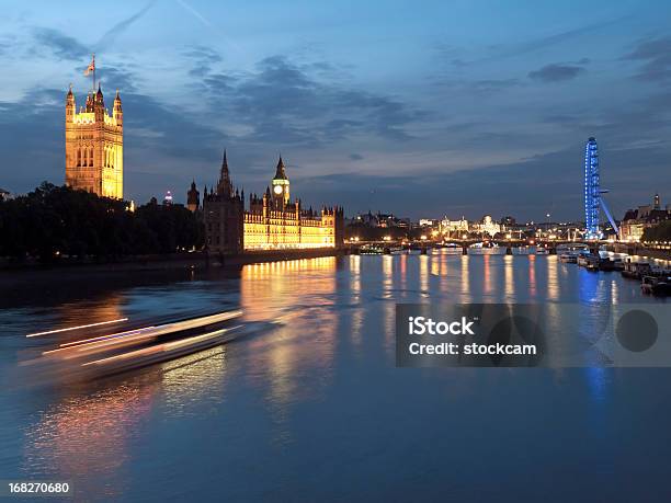 Casas Del Parlamento Y El Big Ben En Londres Al Anochecer Foto de stock y más banco de imágenes de Agua
