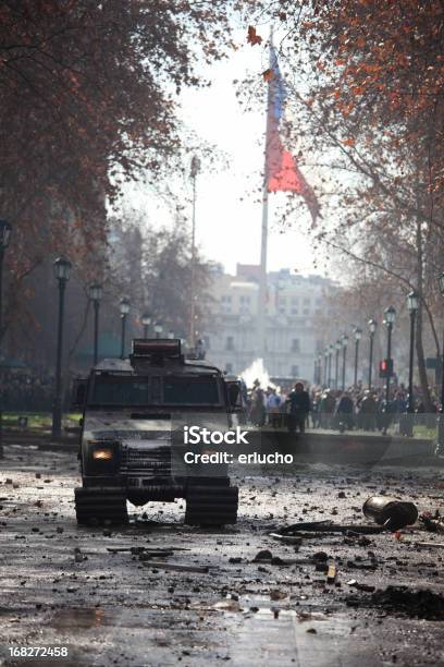 Foto de Veículo Blindado e mais fotos de stock de Protesto - Protesto, Bandeira Chilena, Chile