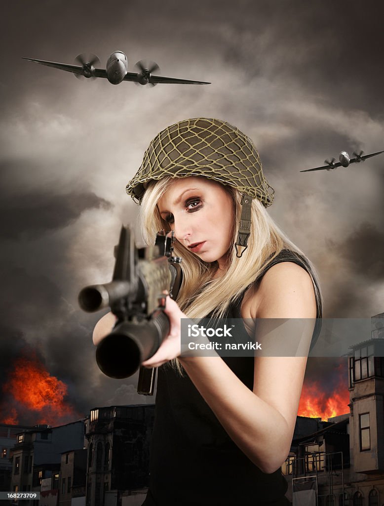 Mulher guerreiro na zona de guerra - Foto de stock de Adolescentes Meninas royalty-free