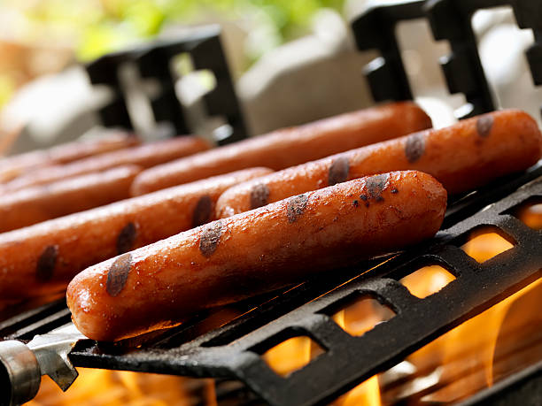 hotdogs 야외 그릴에서 대한 - barbecue grill focus outdoors horizontal 뉴스 사진 이미지