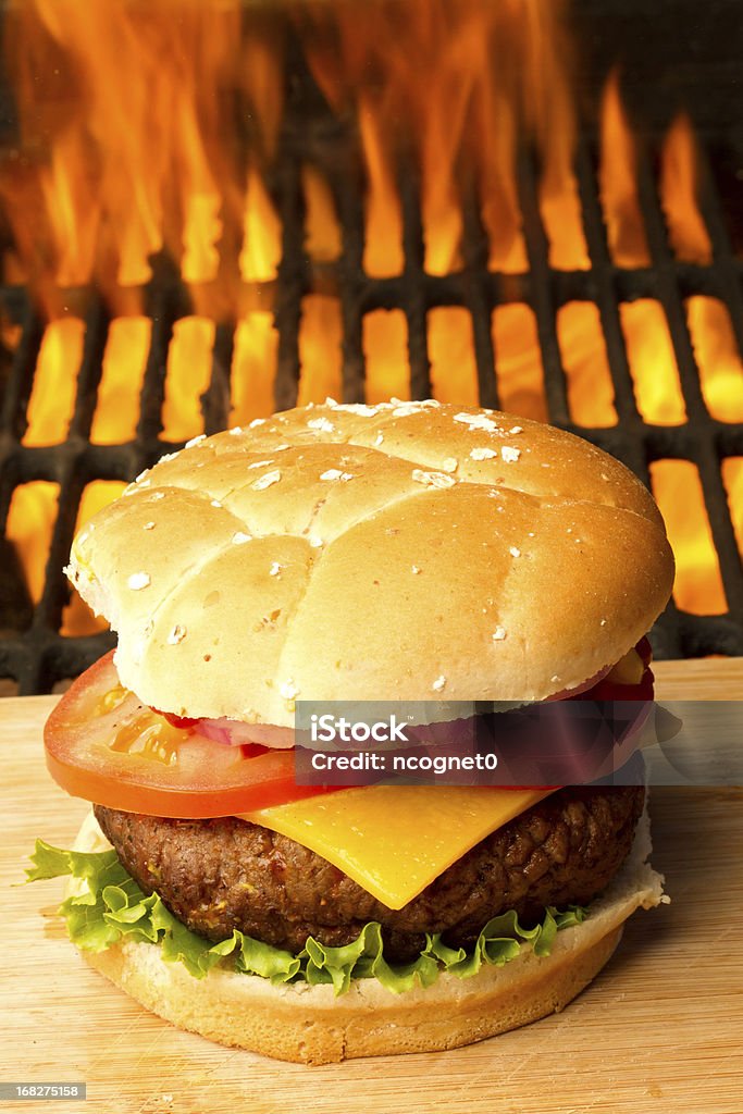 flaming hamburger - Lizenzfrei Feuer Stock-Foto