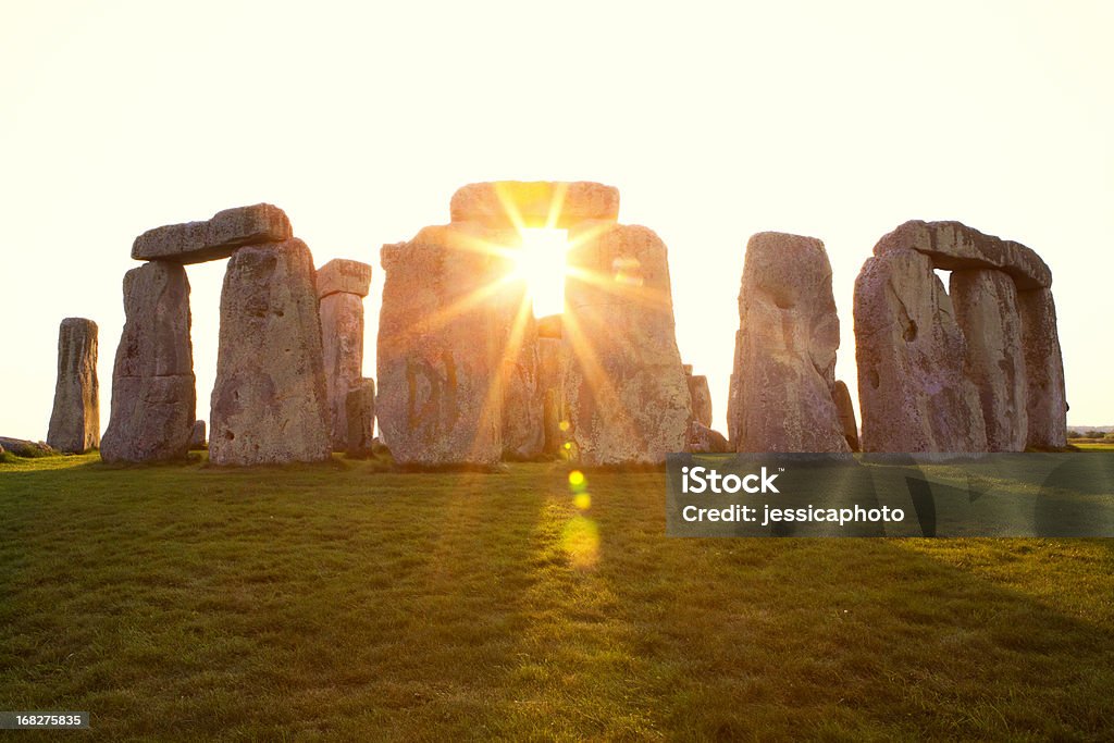 Dramatyczny Zachód słońca na Stonehenge poziomej - Zbiór zdjęć royalty-free (Przesilenie letnie)