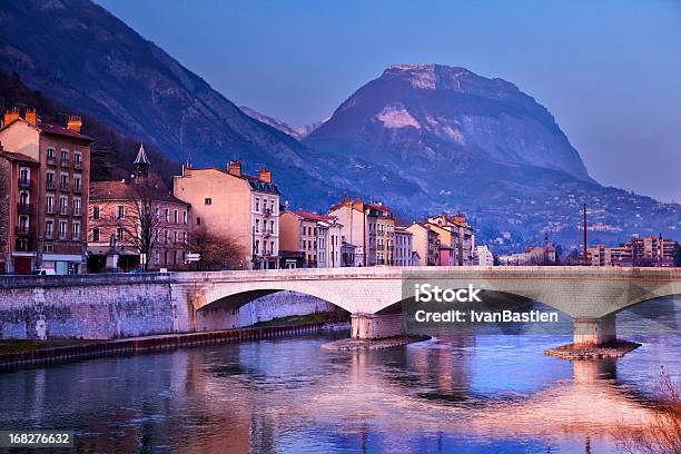 Rio Isere De Grenoble - Fotografias de stock e mais imagens de Grenoble - Grenoble, França, Inverno