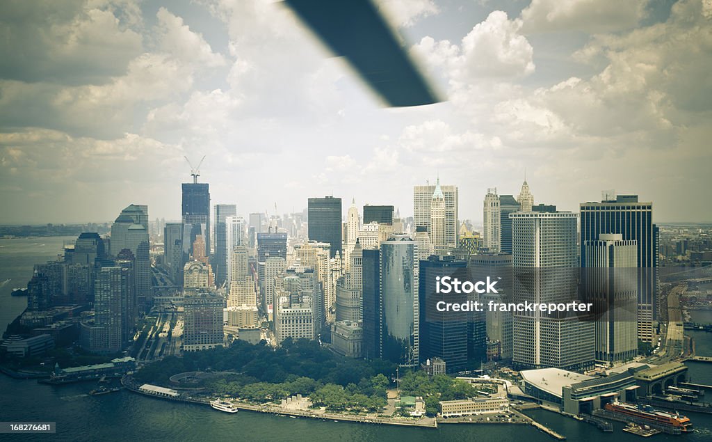 Vista aérea, no centro de Manhattan, de helicóptero - Foto de stock de Alto - Descrição Geral royalty-free