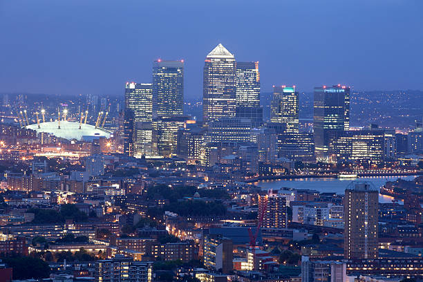 canary wharf skyline al tramonto (xxxl - millennium dome foto e immagini stock