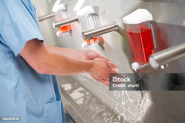 Medical Lavado De Manos Foto de stock y más banco de imágenes de Estafilococo áureo resistente a los antibióticos - Estafilococo áureo resistente a los antibióticos, Jabón, Agua