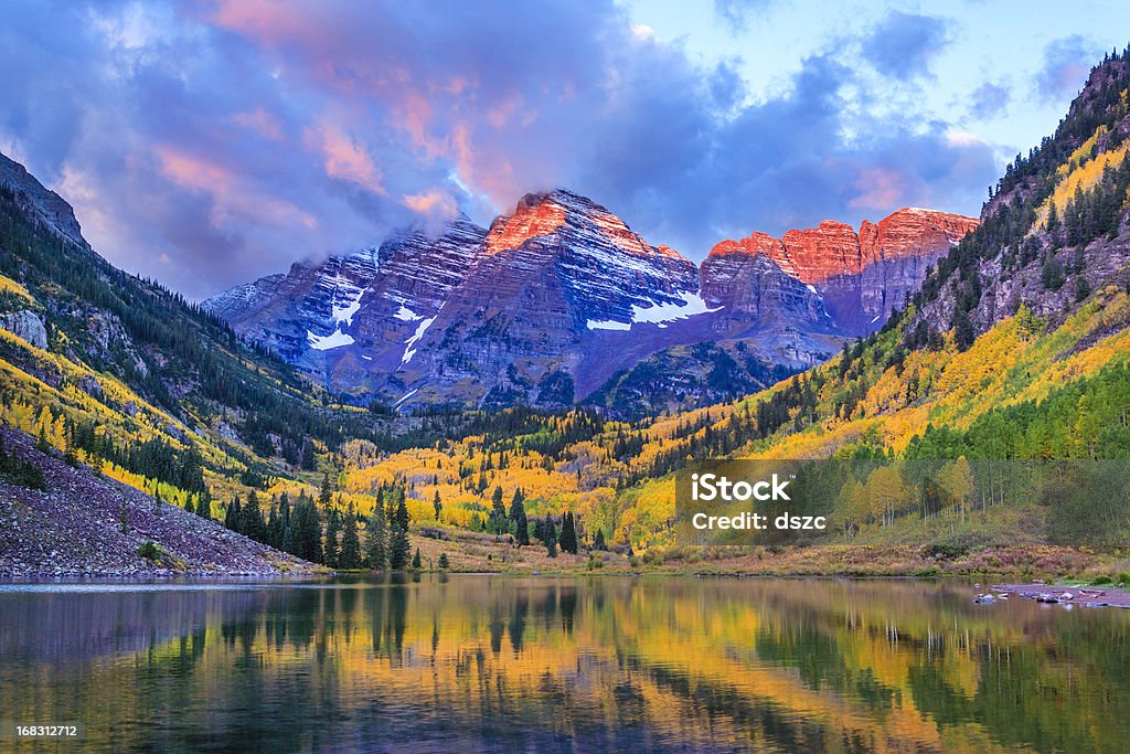 Outono cores na e Lago Maroon Bells - Royalty-free Colorado Foto de stock