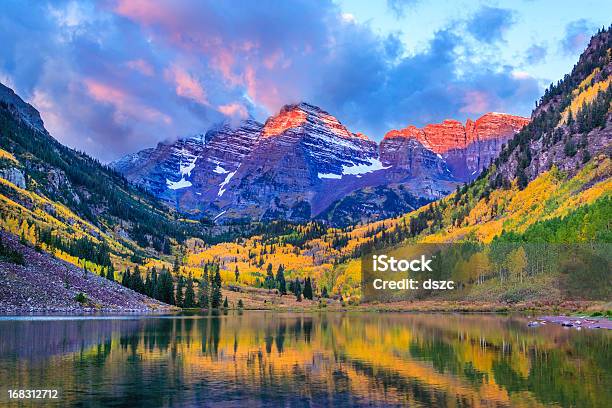 Outono Cores Na E Lago Maroon Bells - Fotografias de stock e mais imagens de Colorado - Colorado, Maroon Bells, Choupo tremedor