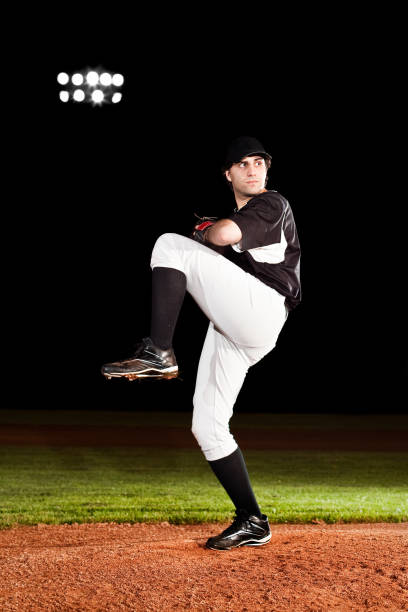 lançador () no plano de acção de beisebol de - baseball diamond flash imagens e fotografias de stock