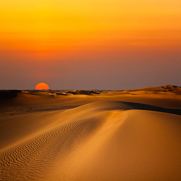 Sand Dune Sunset Sunset in the sand dunes near the oasis of Siwa (Egypt) egypt horizon over land sun shadow stock pictures, royalty-free photos & images