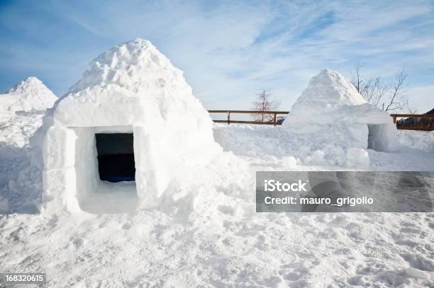 Photo libre de droit de Igloo De Glace banque d'images et plus d'images libres de droit de Igloo - Igloo, Abri anti-bombe, Alpes européennes