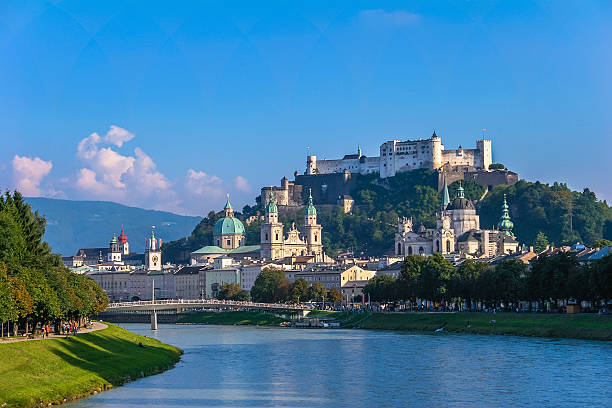 ザルツブルクの夏 - salzburg austria travel destinations famous place ストックフォトと画像