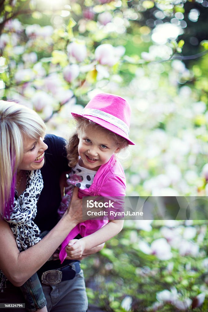 Игривый мама и дочери, весело - Стоковые фото 2-3 года роялти-фри