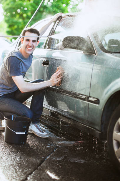 istock Car Wash Couple 168325099