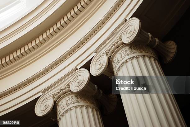 列の首都 - 柱のストックフォトや画像を多数ご用意 - 柱, 銀行, 外壁
