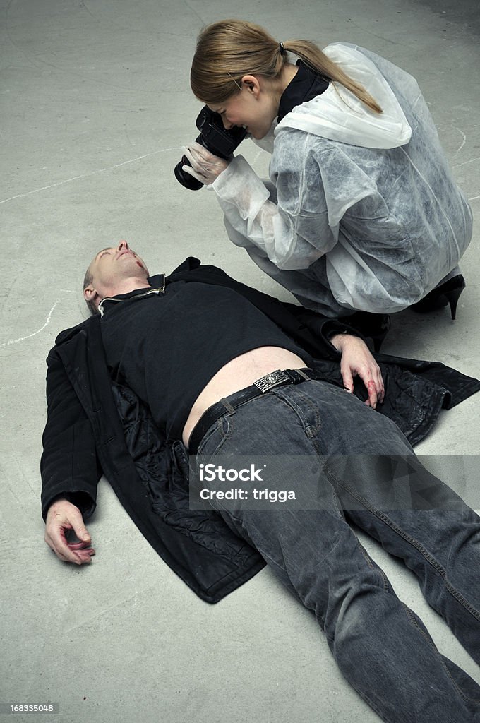 Indagine di polizia fotografare morto - Foto stock royalty-free di Donne