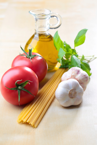 Ingredients composition for spaghetti with tomato sauce.