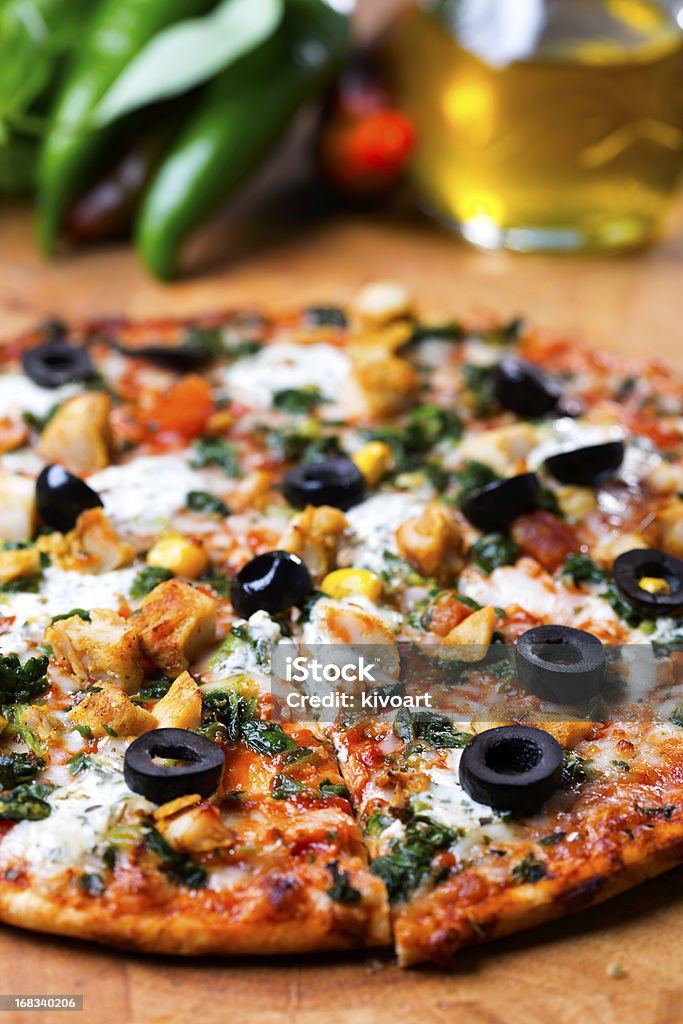 Pizza supremo - Foto stock royalty-free di Alimentazione non salutare