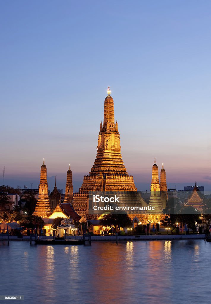 Wat Arun (Tempio dell'Alba) a Bangkok, Tailandia. - Foto stock royalty-free di Bangkok