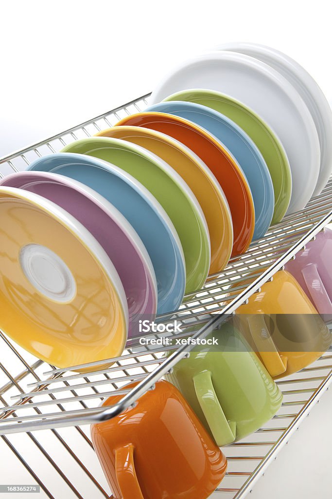 Pulire i piatti colorati - Foto stock royalty-free di Asciugare