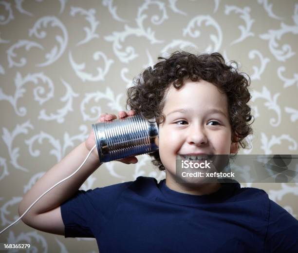 Comunicação - Fotografias de stock e mais imagens de Telefone de Lata - Telefone de Lata, Criança, Lata - Recipiente