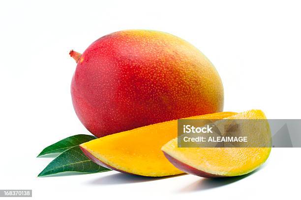 Mango Foto de stock y más banco de imágenes de Mango - Fruta tropical - Mango - Fruta tropical, Recortable, Fondo blanco