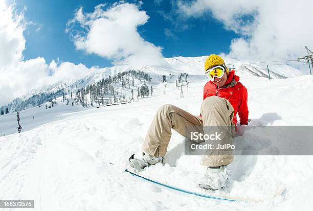 Complejo Turístico De Esquí En La India Foto de stock y más banco de imágenes de Snowboard - Snowboard, Mujeres, Tabla de snowboard