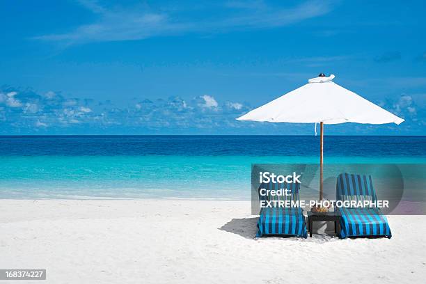 Sedie A Sdraio - Fotografie stock e altre immagini di Sdraio da spiaggia - Sdraio da spiaggia, Spiaggia, Mare