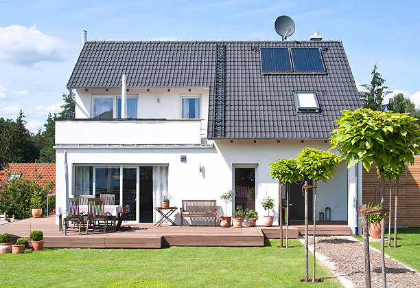 nouvelle maison avec la vue sur le jardin-einfamilienhaus trajet - detatched photos et images de collection