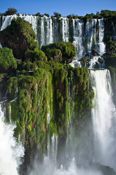вид на водопад игуасу, аргентина - iguazú стоковые фото и изображения