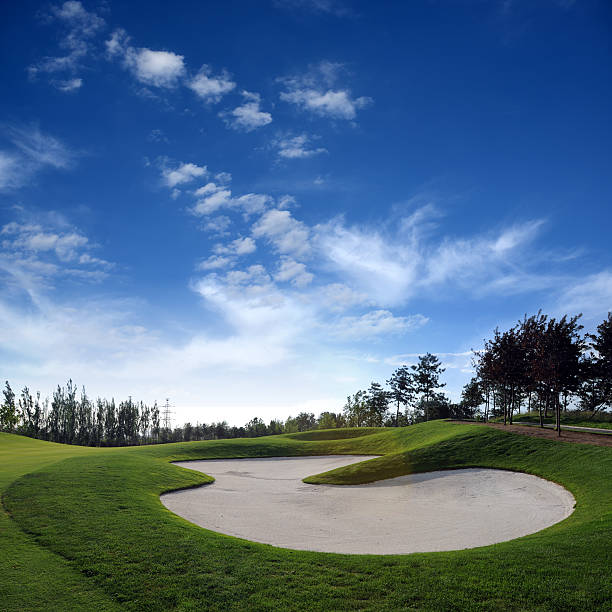 wunderschönen golfplatz – xxl - golf golf course sunrise morning stock-fotos und bilder
