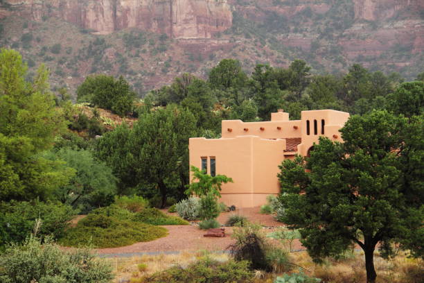istock Southwestern Santa Fe Style House 168402218
