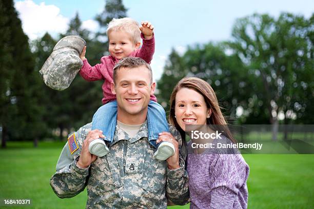 アーミーファミリシリーズ本物のアメリカミナミコメツキ妻ソン - 家族のストックフォトや画像を多数ご用意 - 家族, 軍事, 陸軍