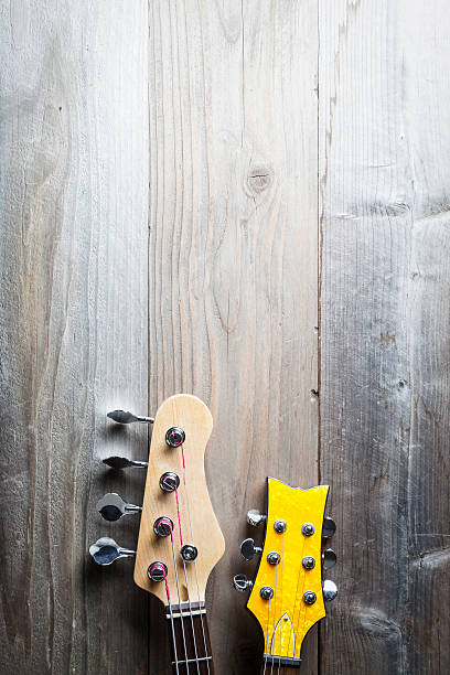 duas guitarras - musica sertaneja imagens e fotografias de stock