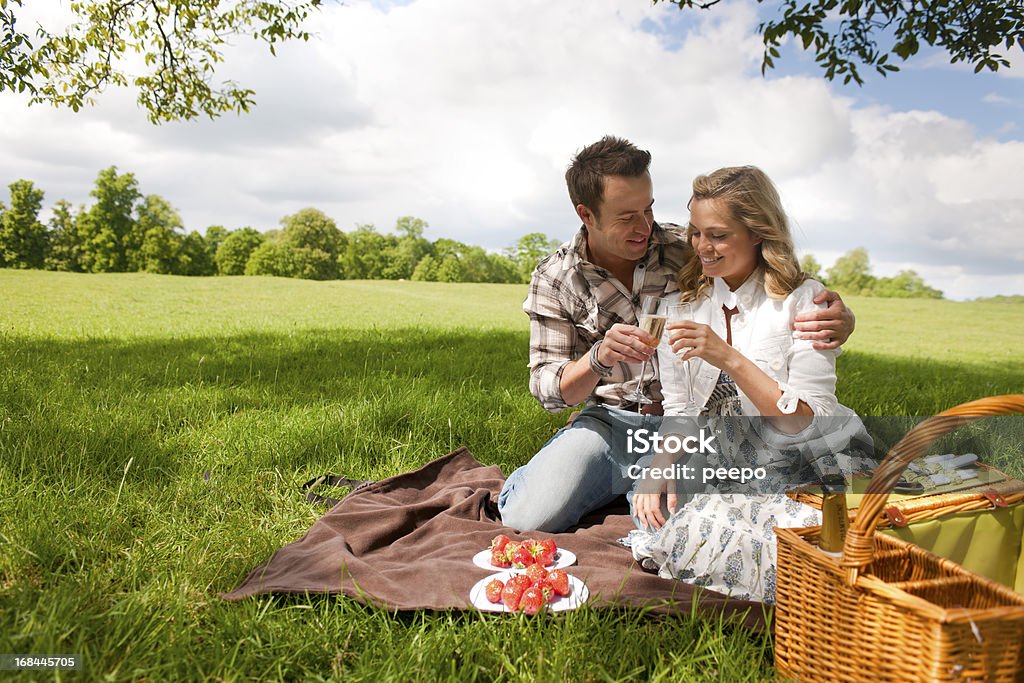 Par tener un picnic - Foto de stock de Amor - Sentimiento libre de derechos